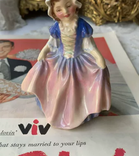 英国古董皇家道尔顿公主裙红脸蛋女孩老瓷偶v...