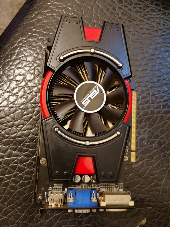 闲置个人自用电脑一台，当初为了玩使命召唤8...