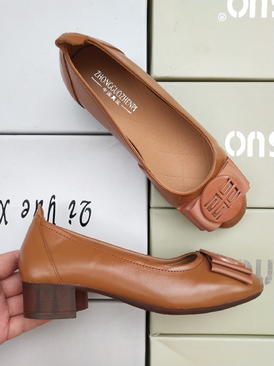 迪琪尔真皮粗跟圆头小单鞋