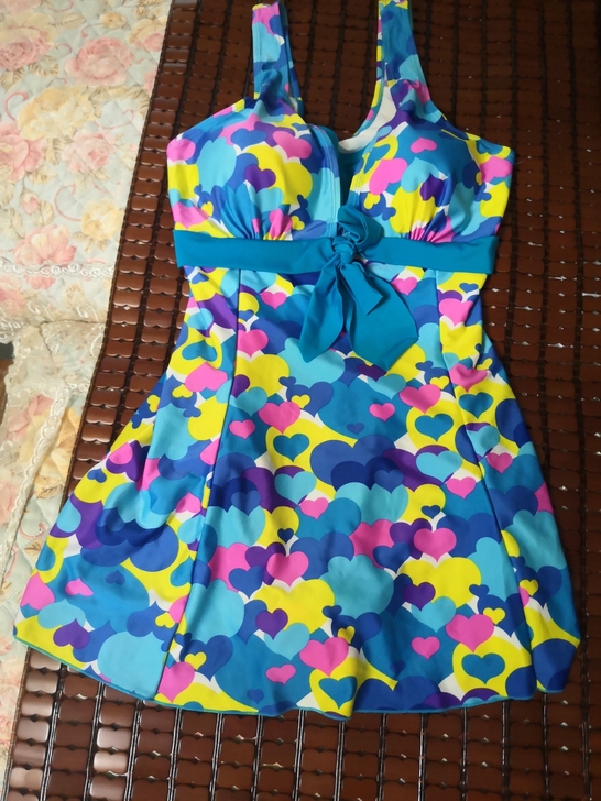 转女士泳衣，遮肚款，只穿过一次2小时，实体...