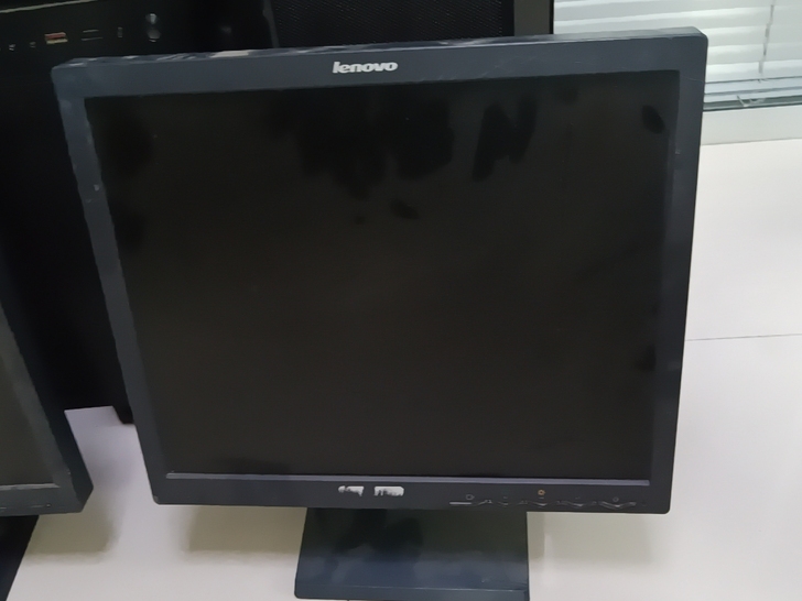 联想显示器17寸 两台。 限自提  80一个