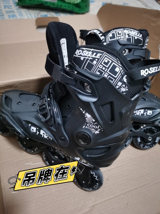 轮滑场开业用过之后一直没再用几乎全新，码子...