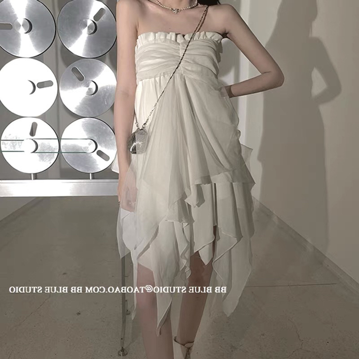 性感一字肩抹胸网红连衣裙小个子网纱拼接设计...