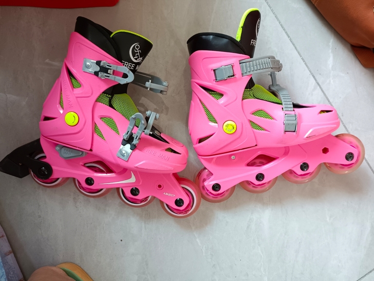 幼儿园一起买的，买来家里有事换了幼儿园，没...