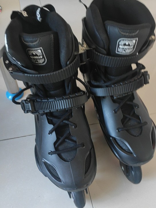 溜冰鞋，洛神牌的，直排轮的，几乎全新，因为...