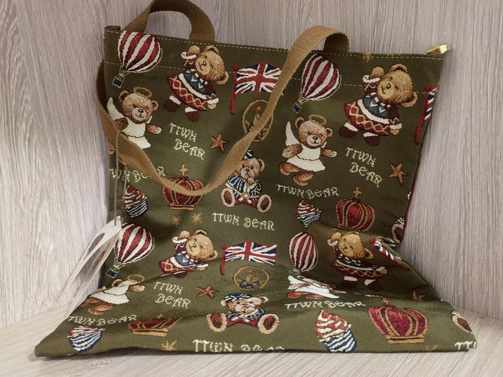 天天维尼熊女包全新有吊牌，帆布包，全新，性...