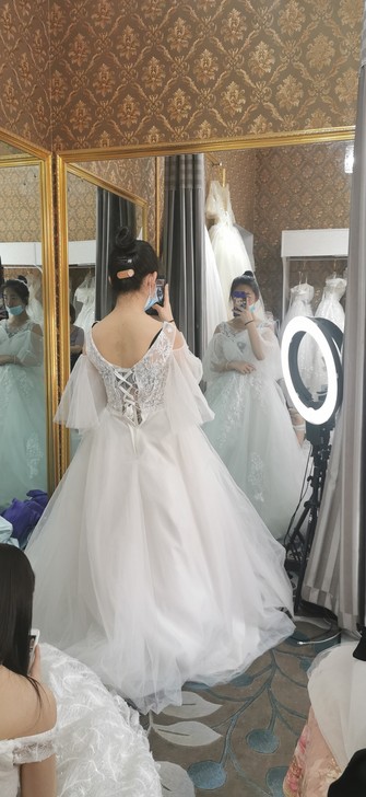 森系新款新娘结婚拖尾公主显瘦婚纱 领型：半...