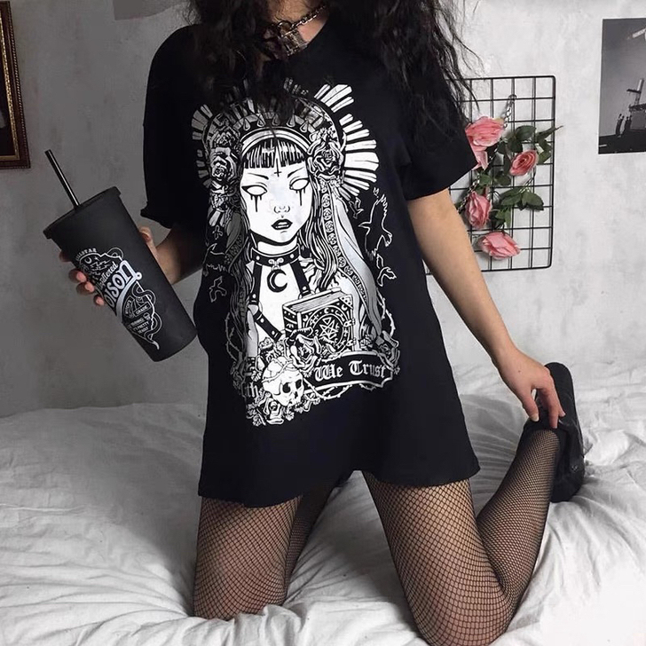 嘻哈暗黑风女巫印花宽松t恤短袖女中长款潮流...