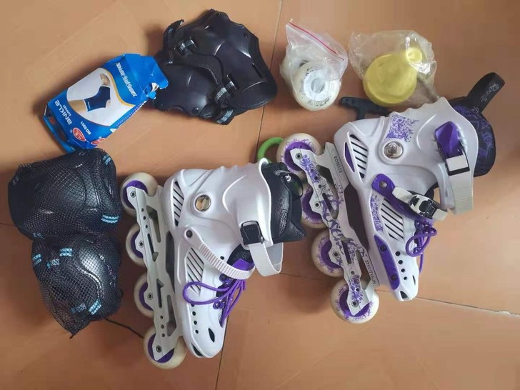 滑冰鞋,穿过一次,细节图都已拍,送全套防护...