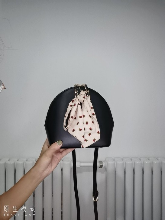 白送！小包包～比较白搭，有段时间经常用，有...