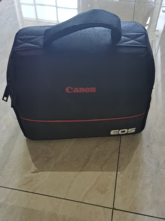 佳能eos 70D转让,镜头18-200。