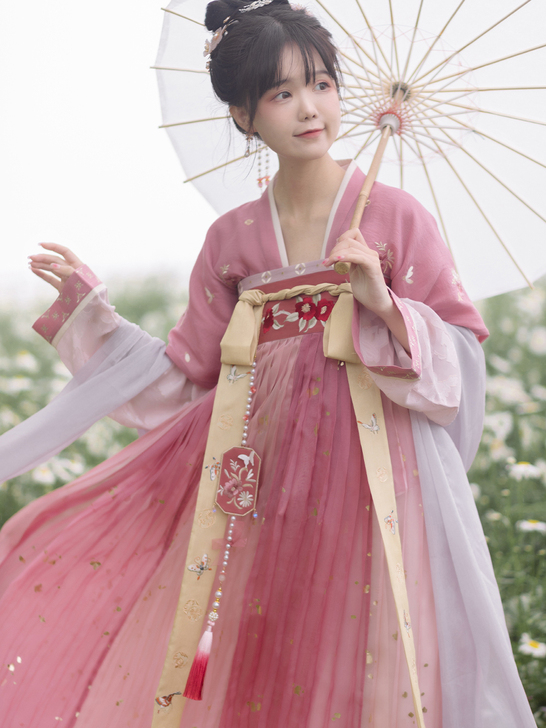 远山乔【春山桃】唐制汉服女