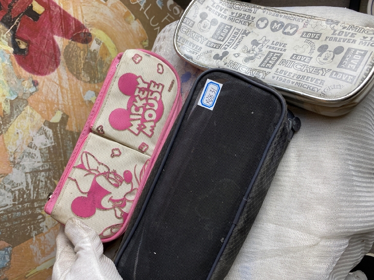 付邮送三个文具包，米老鼠文具包，米奇文具包...