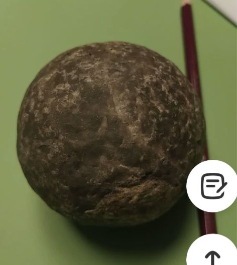 博物馆早年买的石器时代石球，不知是武器还是...