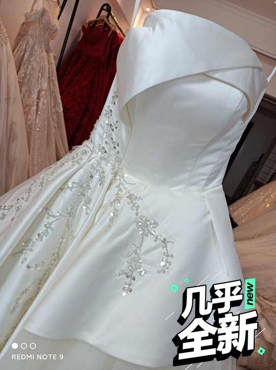抹胸缎面婚纱～超精致～上缎下纱～款式超棒～...
