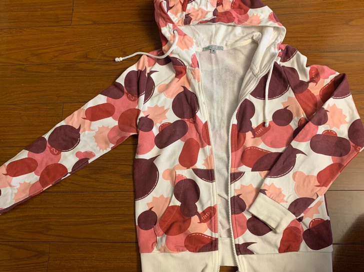 森马 各种连帽卫衣 牛仔服共四件 160码...