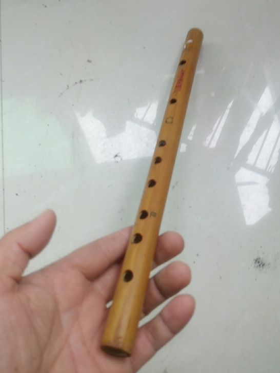 便宜出手笛子一把，品相如图，喜欢收藏的来