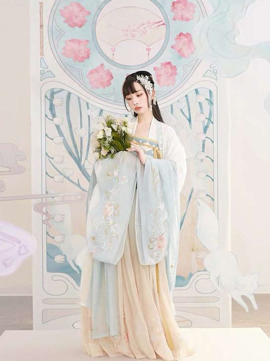 汉服出租 十三余 婴宁m码正版，明码标价！