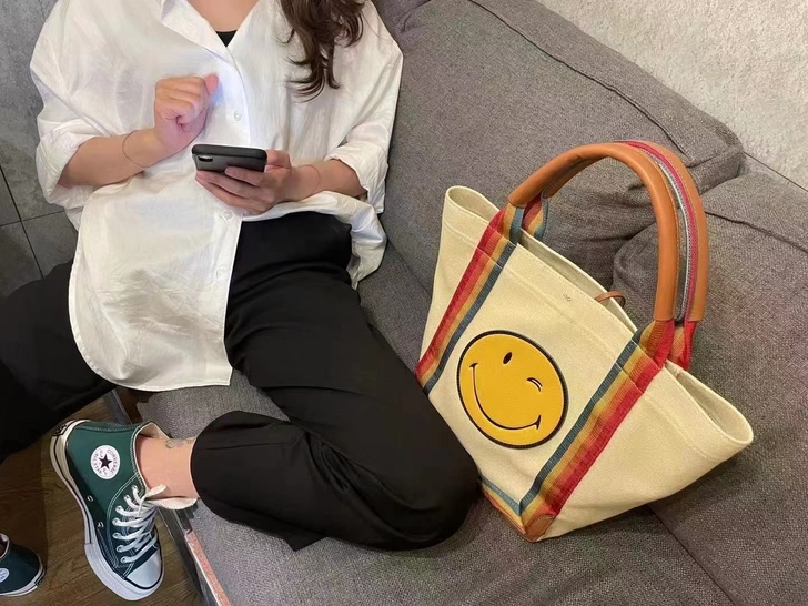 小众奢品安雅笑脸包，和原版完全一致！越背越...
