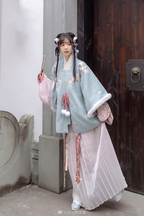 远山乔【胭脂红釉】明制汉服秋冬方领半袖披袄...
