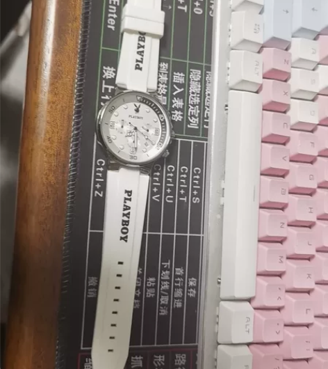 花花公子手表原价200多 感兴趣的话点“我...