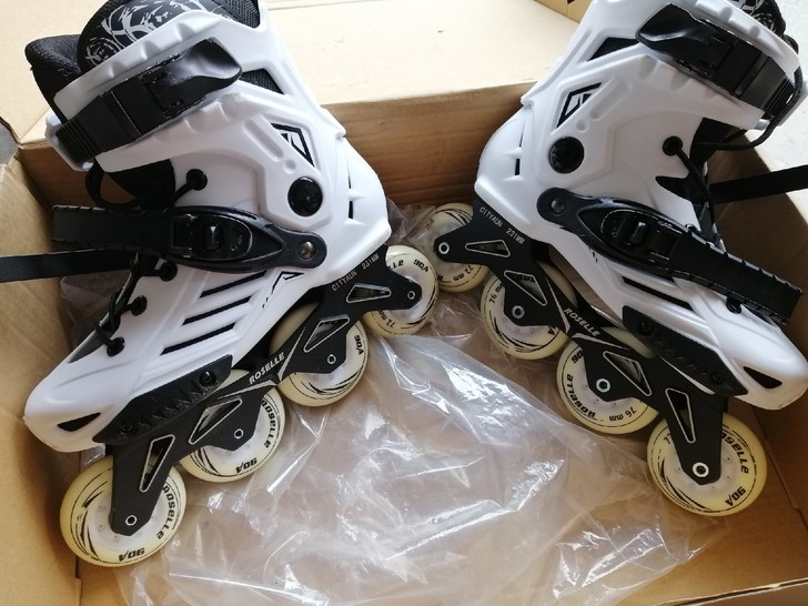 轮滑鞋 白色 36码 最后两图是赠品...