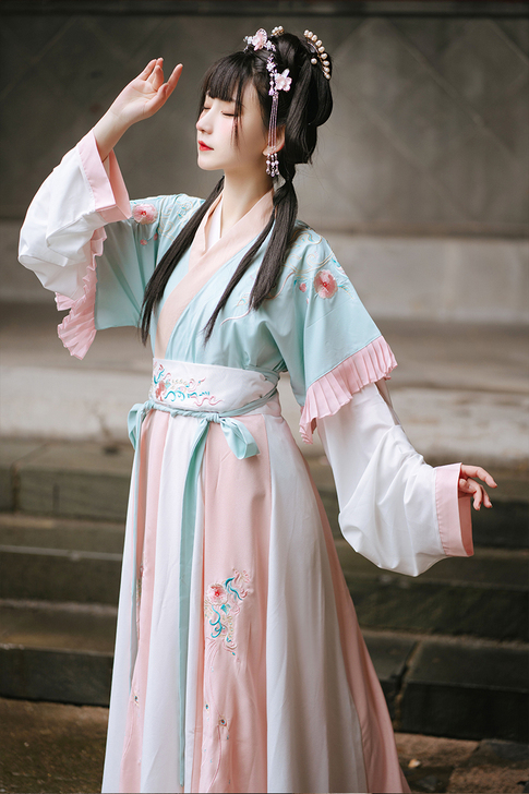 民族装舞台装汉服