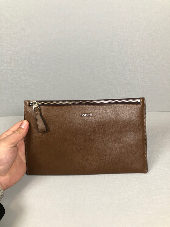 沙驰新信封包，头层牛皮，皮质非常好。