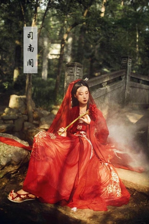 #汉服#司南阁/赤帝子/全刺绣/大红花嫁全...