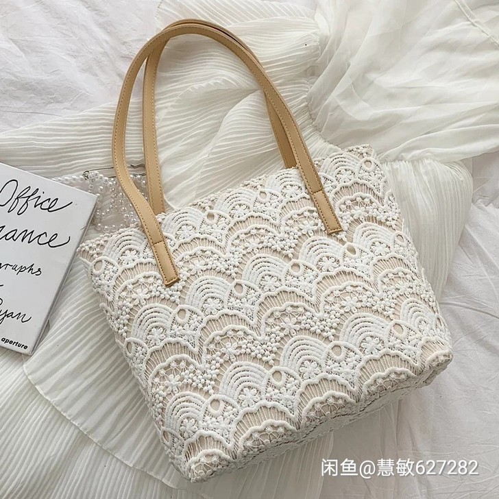 日系白色蕾丝包包，九成新，尺寸：上宽35下...