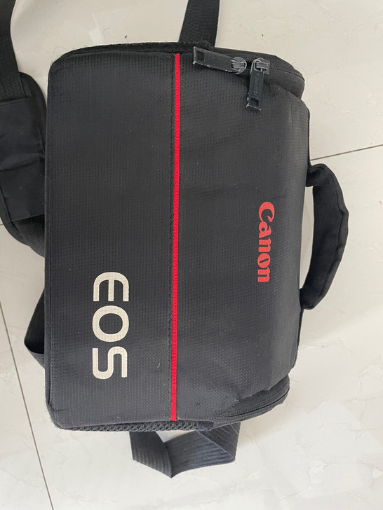 佳能原装相机包 用了几次，正常磨损，只有拉...