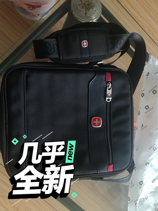 买来想平常通勤背，包内口袋挺多，包内都有减...