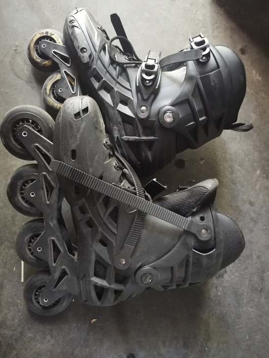 轮滑鞋，因技术原因，闲置不用了，洛神轮滑鞋...