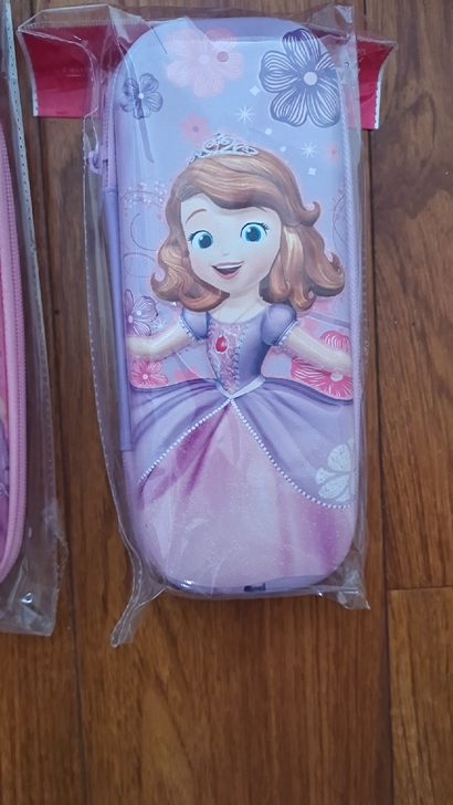 全新带吊牌苏菲亚笔袋，粉色一个，紫色一个