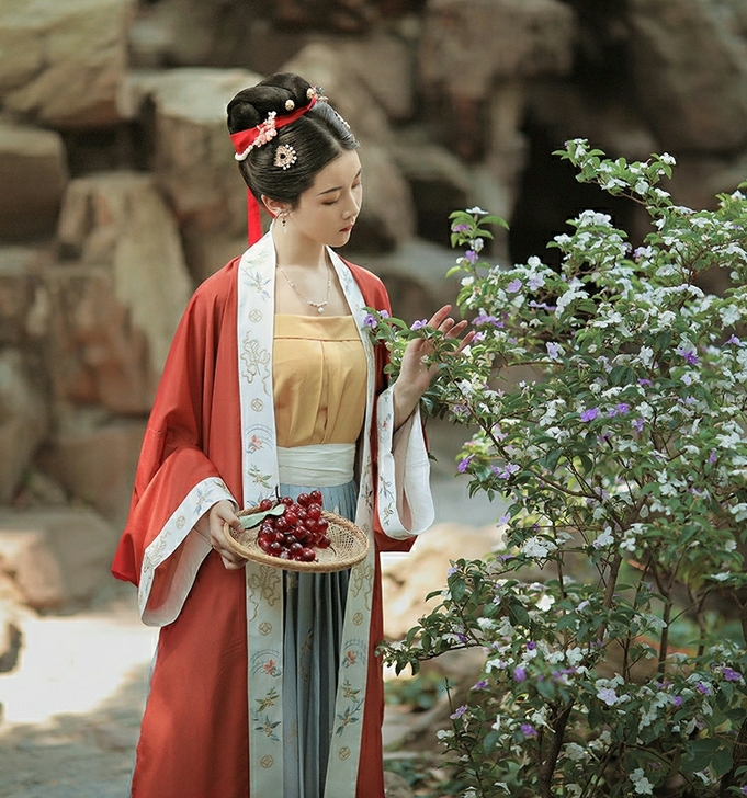 全新此间春色红色褙子40    M码