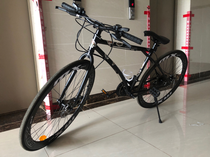 变速死飞自行车实心胎网红活飞超轻公路赛车轻...