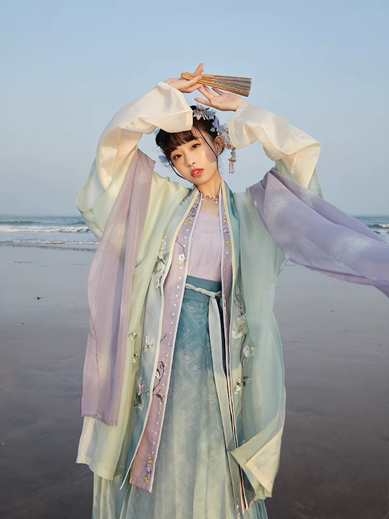 【十三余 小豆蔻儿】[清波芙蕖] 褙子披帛...