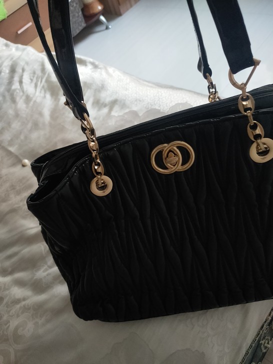 大包，纯皮，商场入，包太多，出一些