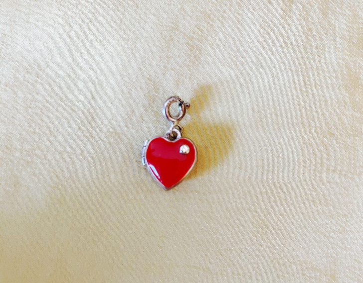 珐琅纯银镶钻石心头的秘密小吊坠