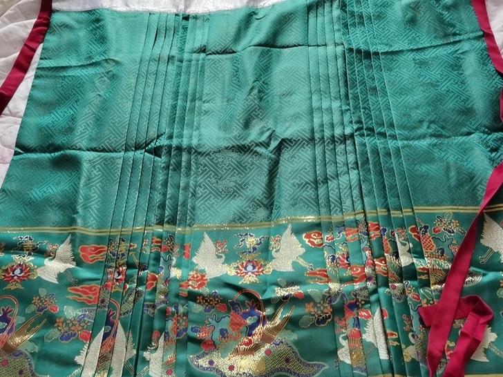 褍正记贵鹤升平马面裙,远山绿。代理破产跳楼...