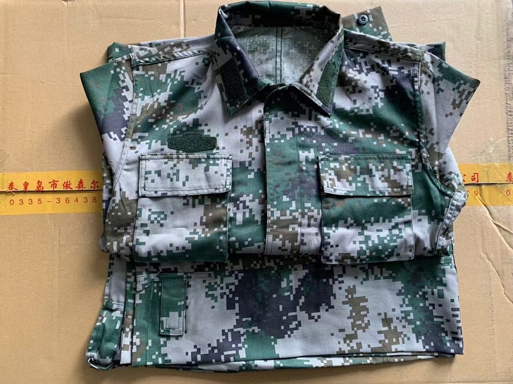 正品，迷彩，二手非全新，大小号都有，两套包邮