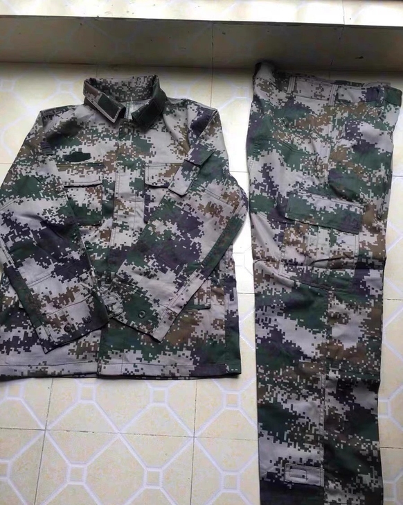 二手迷彩服，七八成新，尺码齐全，保证正品！