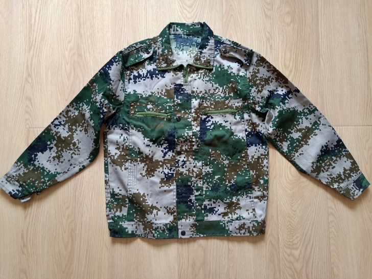 95成新军训服一套(170码)鞋(38码)...