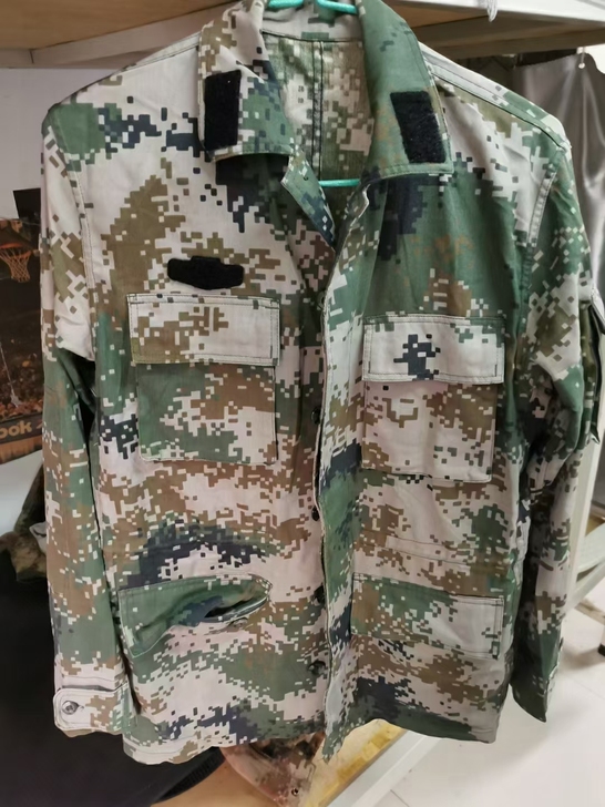 二手迷彩服，尺码齐全，保证正品。