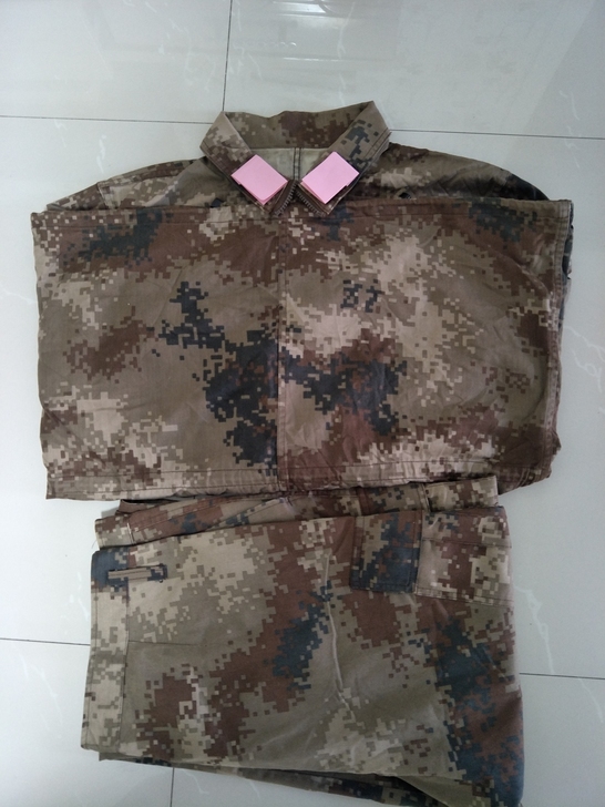 二手迷彩服!结实耐磨保证正品。