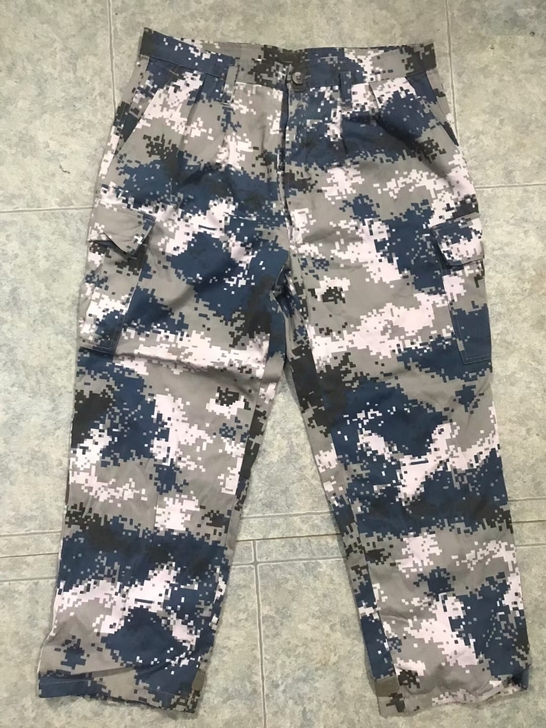 二手迷彩工作服天空色修角单裤子成色好小瑕疵...