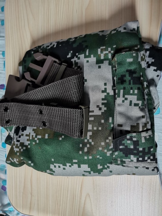 出军训服,秋季一套加短袖,很薄很透气,九月...