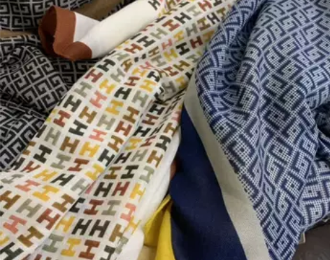 围巾披肩，买完就放着 感兴趣的话点“我想要...