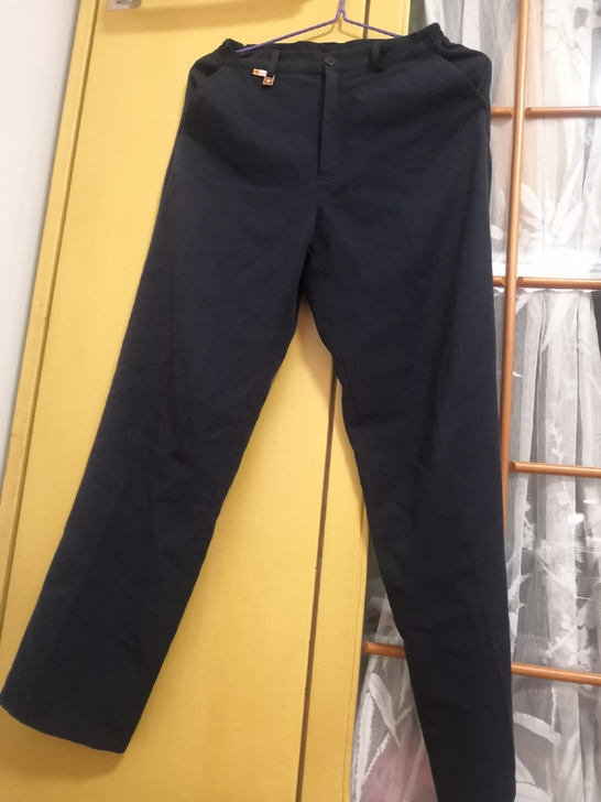 黑色直筒长裤