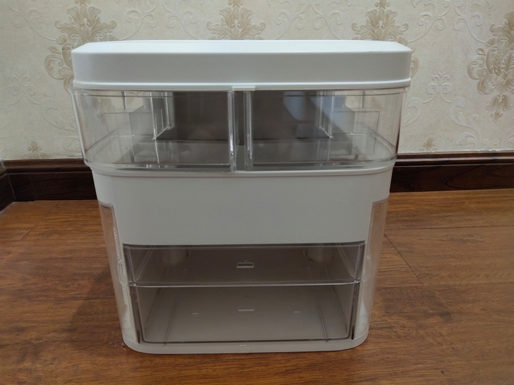 全新未用过的化妆品收纳盒，包装箱子扔掉了。